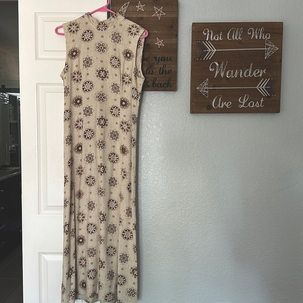 Size XL tan beige snowflake print maxi dress